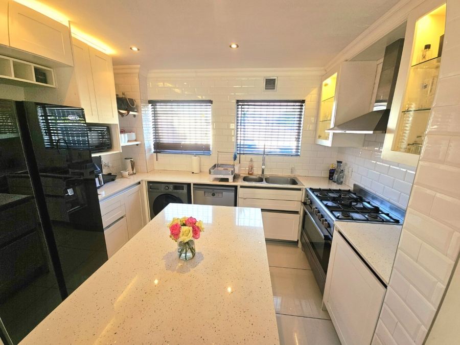 4 Bedroom Property for Sale in Marina Da Gama Western Cape